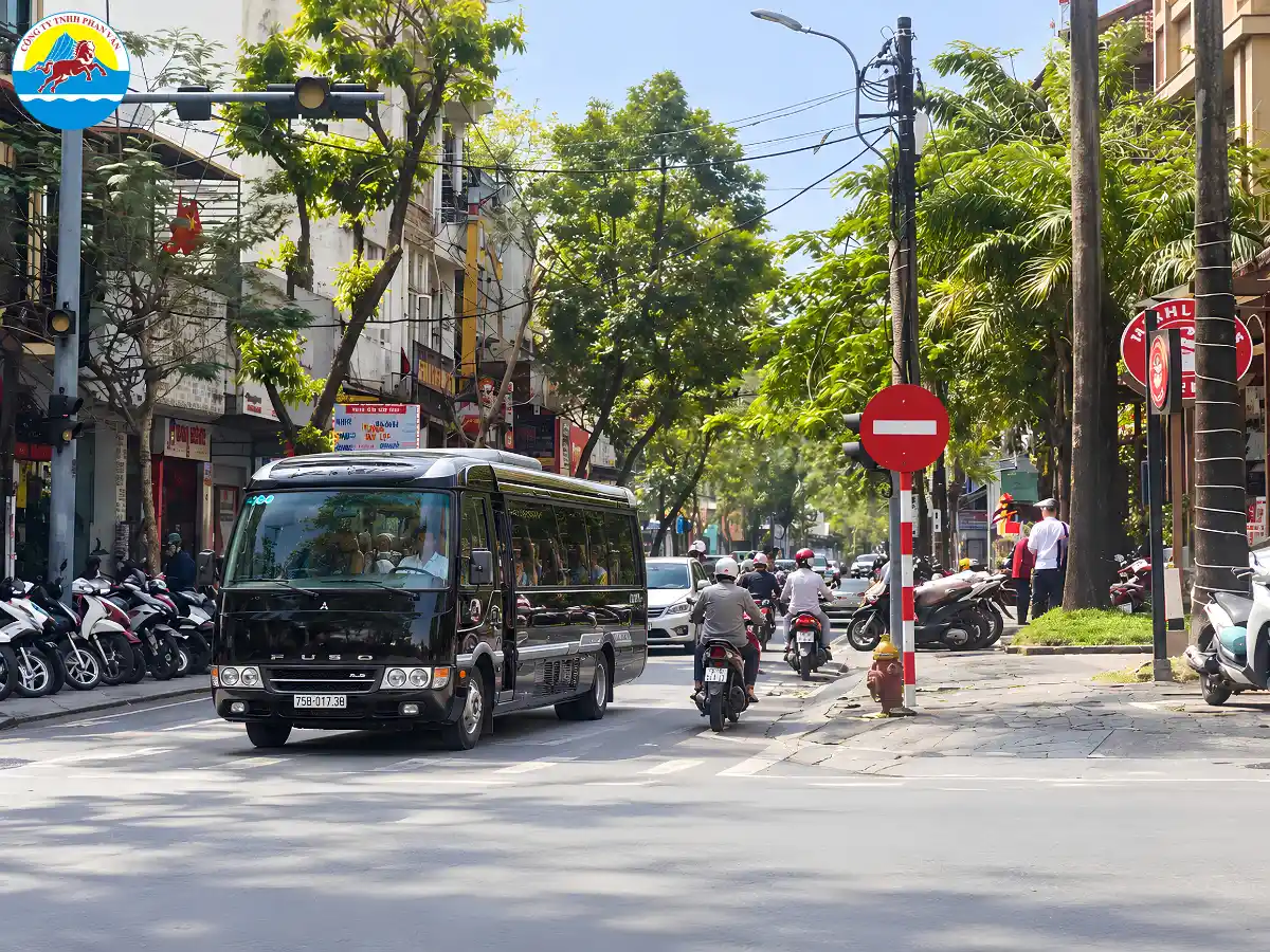 Xe limousine 19 chỗ từ Đà Nẵng đến Huế