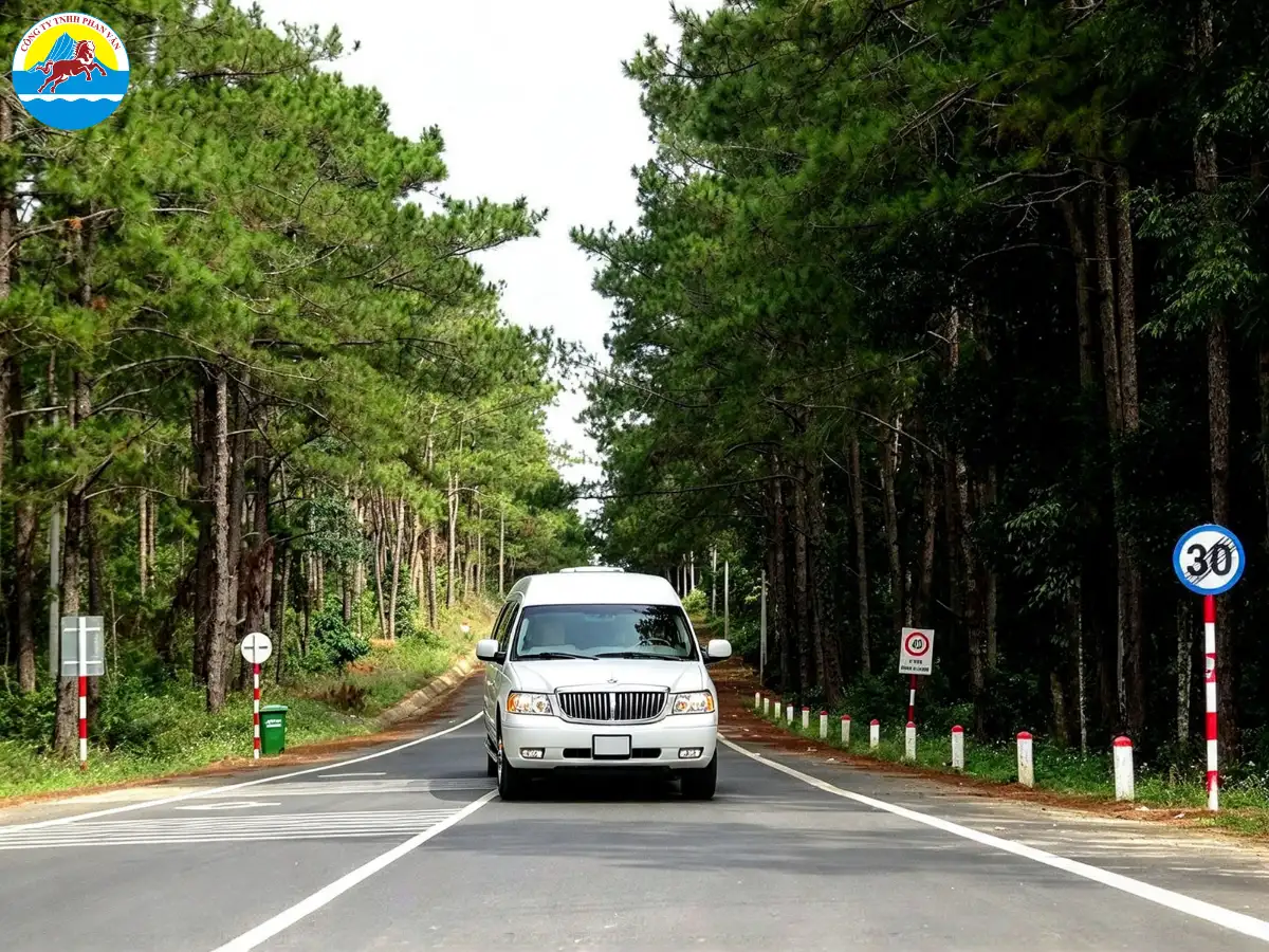 Xe limousine 19 chỗ đi Măng Đen