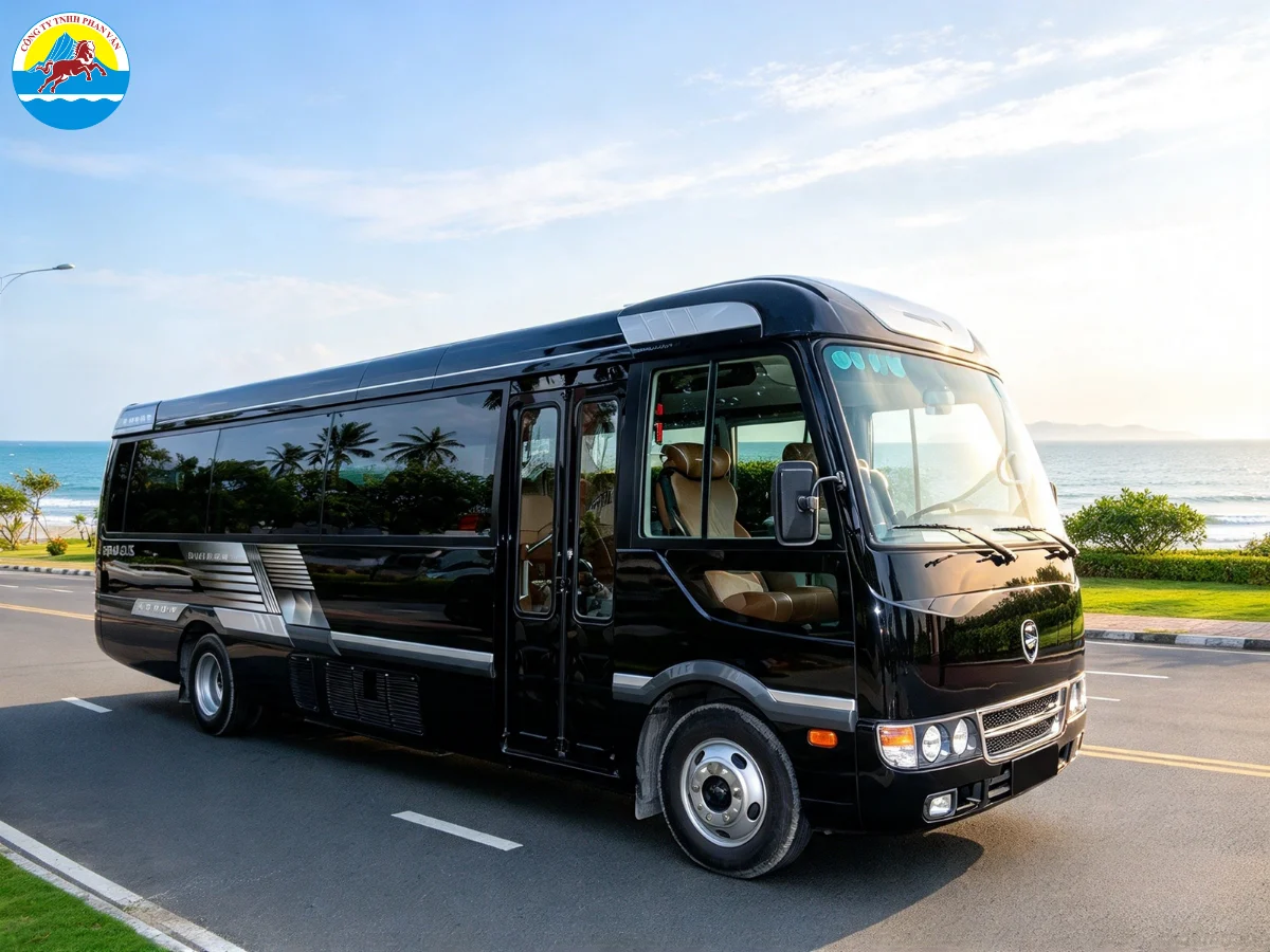 Xe du lịch limousine 19 chỗ chở khách đi Nha Trang tại Phan Văn Travel