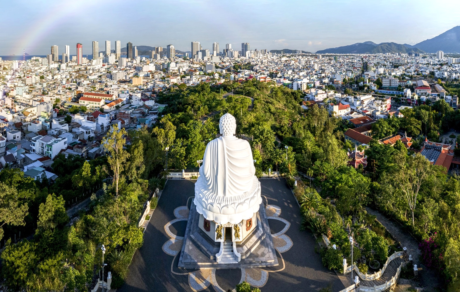 Tượng Phật Quan Thế Âm tại Chùa Long Sơn