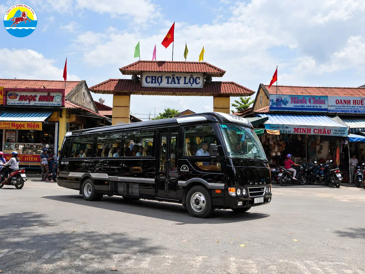 Xe limousine 24 chỗ trên tuyến Đà Nẵng đến Huế