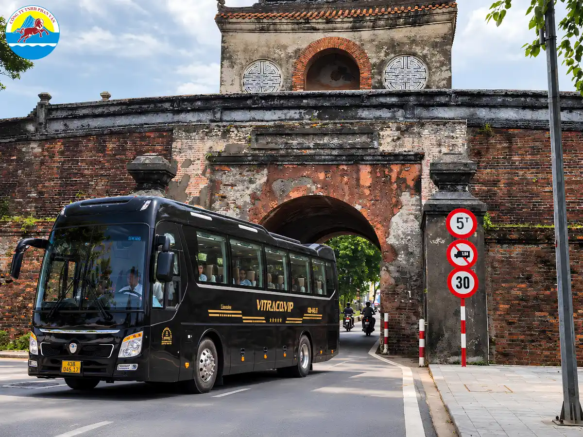 thuê xe limousine 24 chỗ Đà Nẵng đi Huế