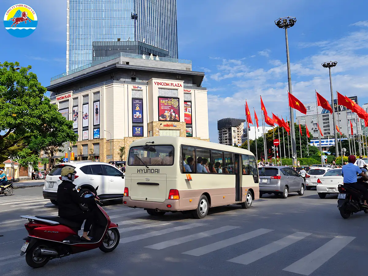 thuê xe limousine 24 chỗ Đà Nẵng đi Huế