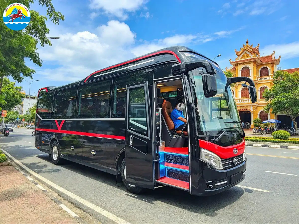 thuê xe limousine 24 chỗ Đà Nẵng đi Lào