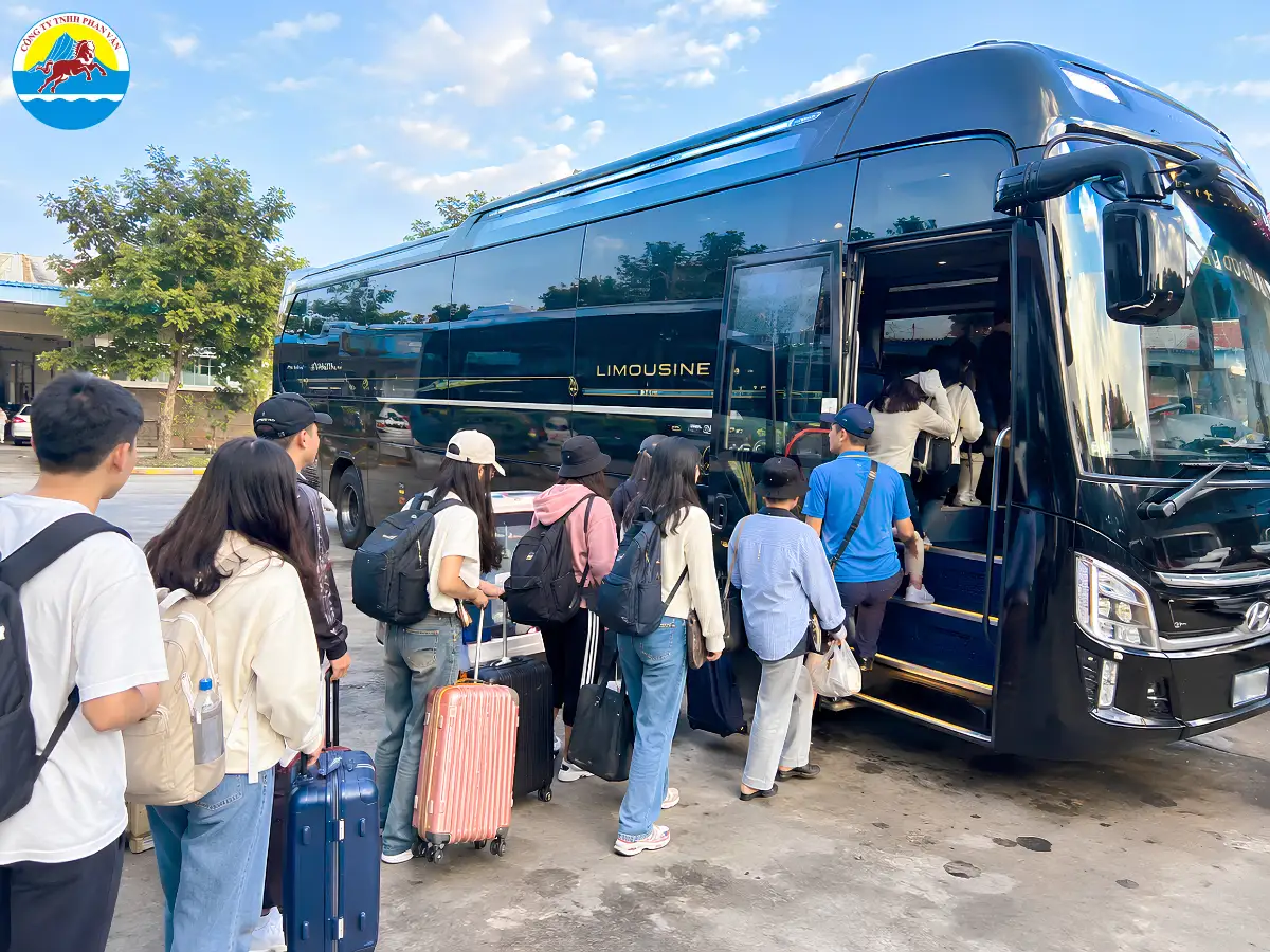 thuê xe limousine 24 chỗ Đà Nẵng đi Măng Đen