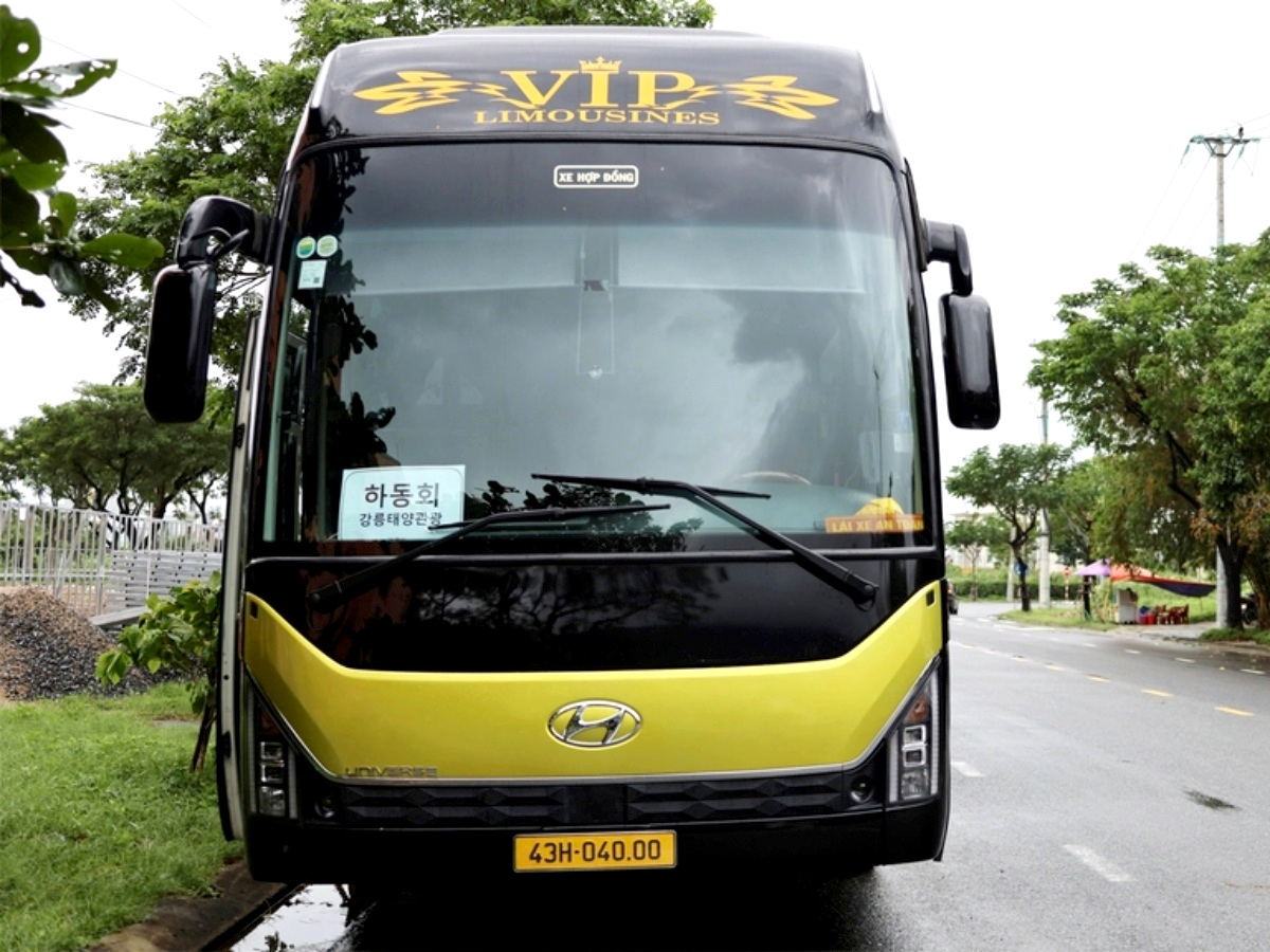 Nhiều hành khách lựa chọn di chuyển bằng xe limousine bởi sự sang trọng và đẳng cấp mà nó mang lại