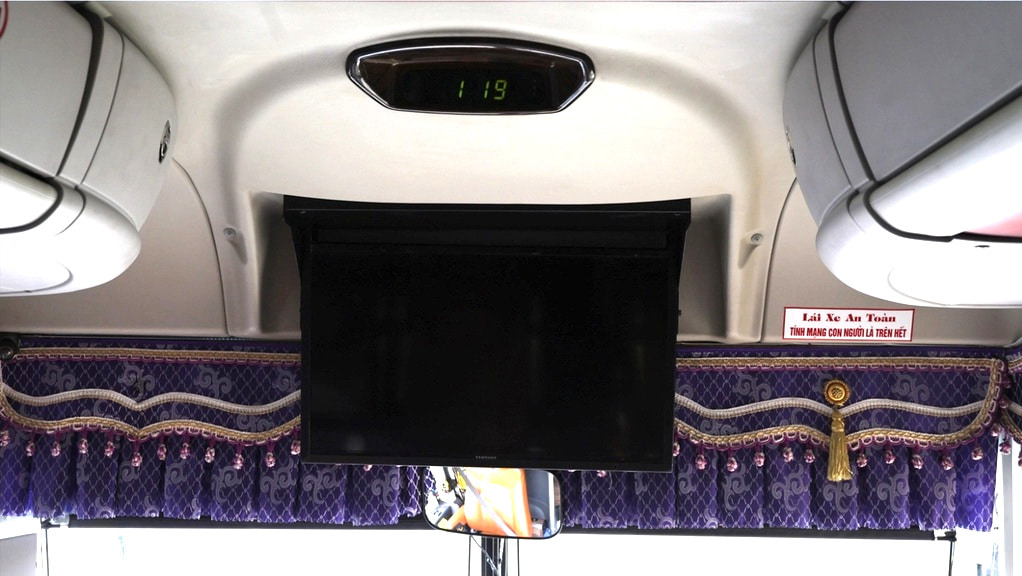 tivi màn hình phẳng xe phan văn