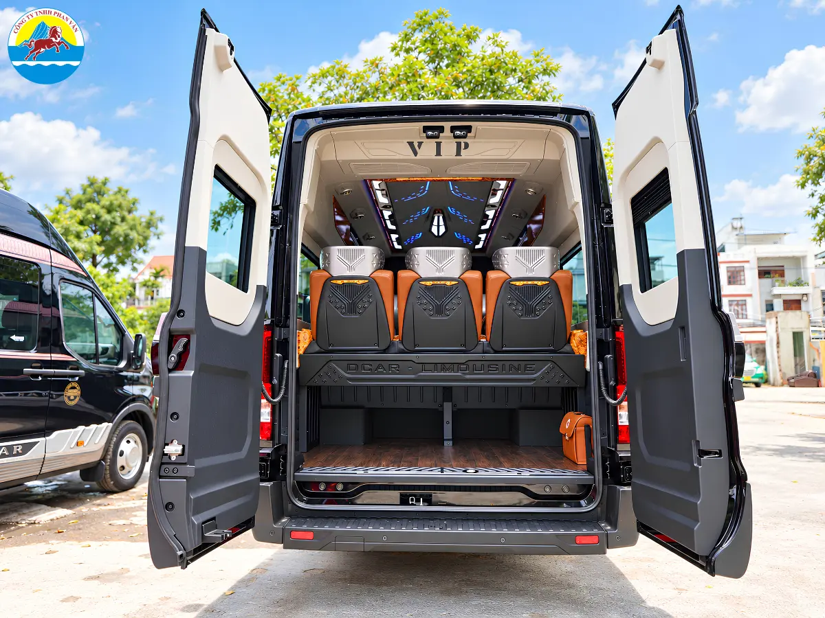 Đặt limousine 9 chỗ cho sự kiện