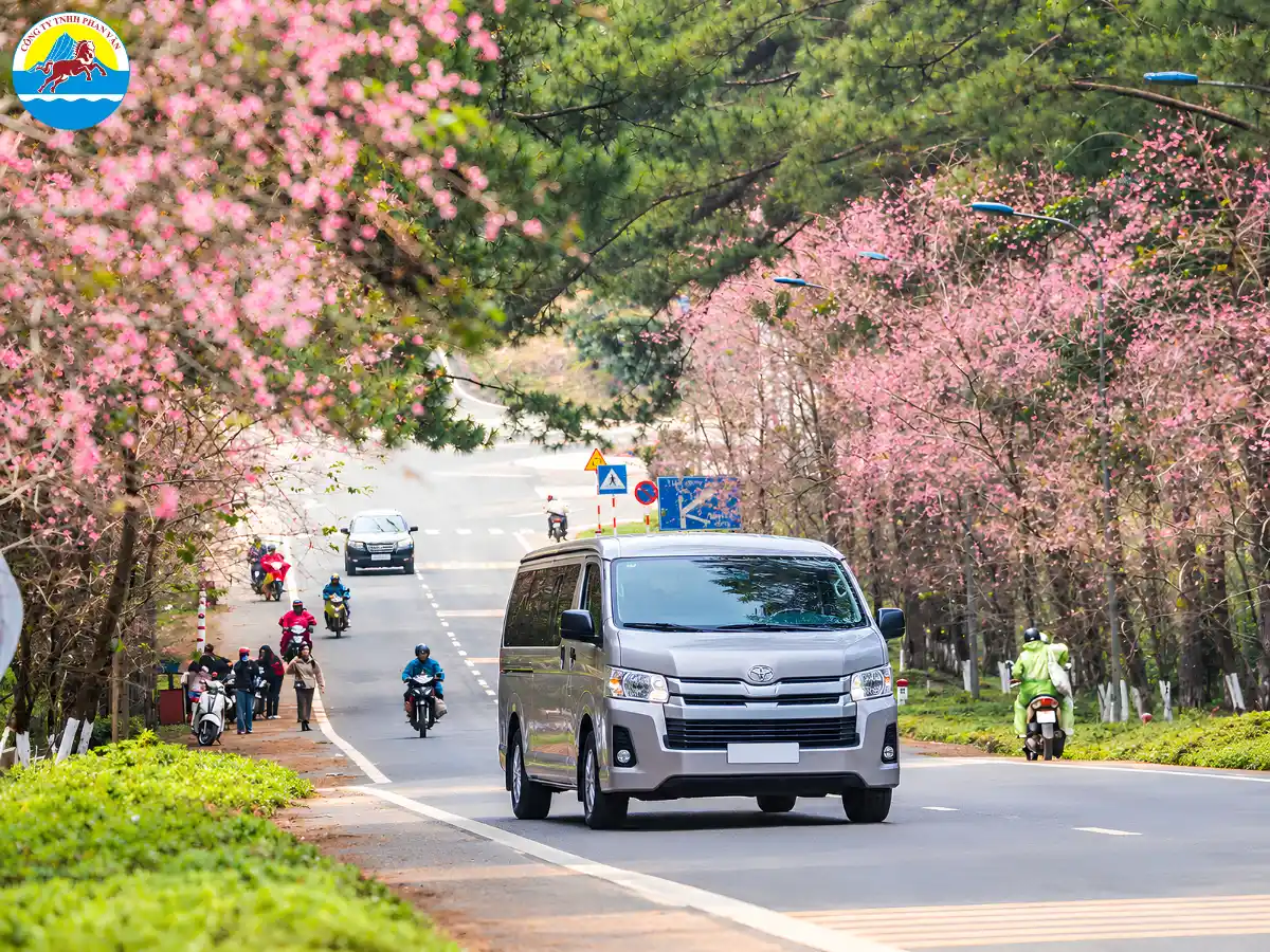 Xe limousine 9 chỗ đi Măng Đen