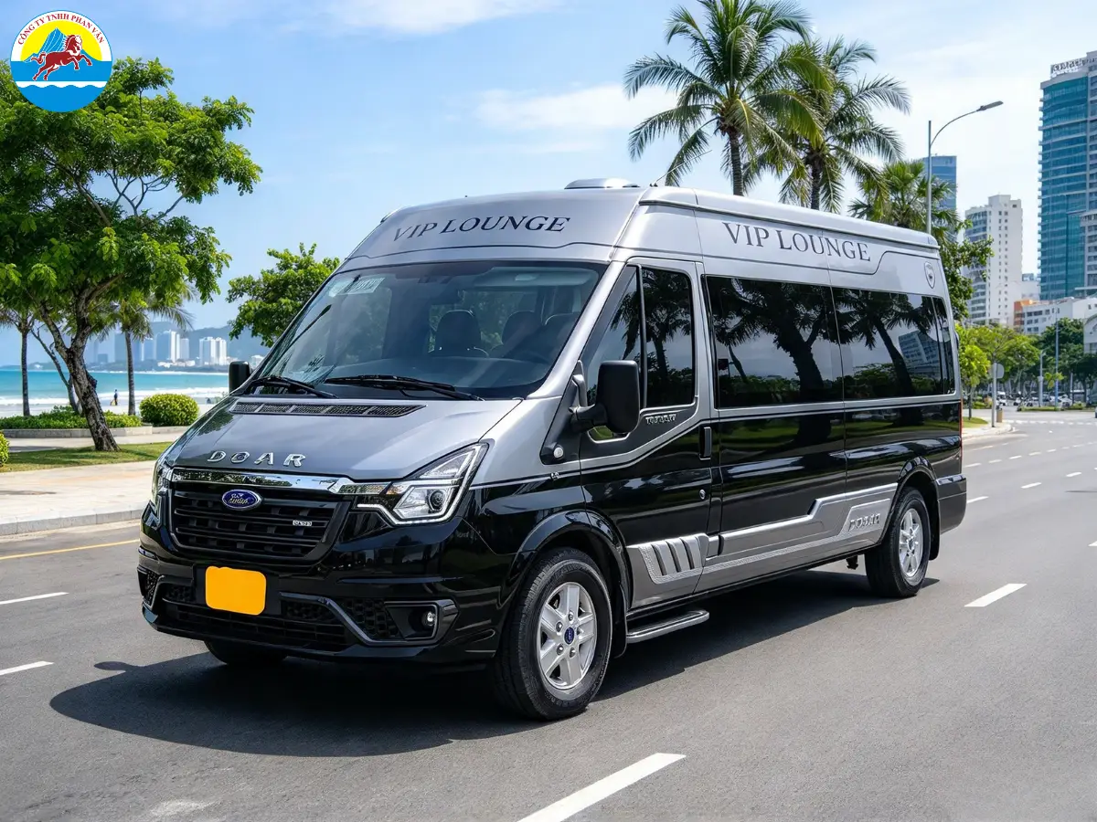 Xe limousine 9 chỗ chở khách đi Nha Trang
