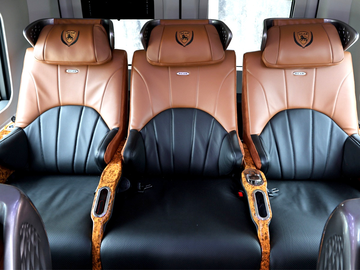 Ghế ngồi bọc da cao cấp, tạo cảm giác êm ái cho hành khách