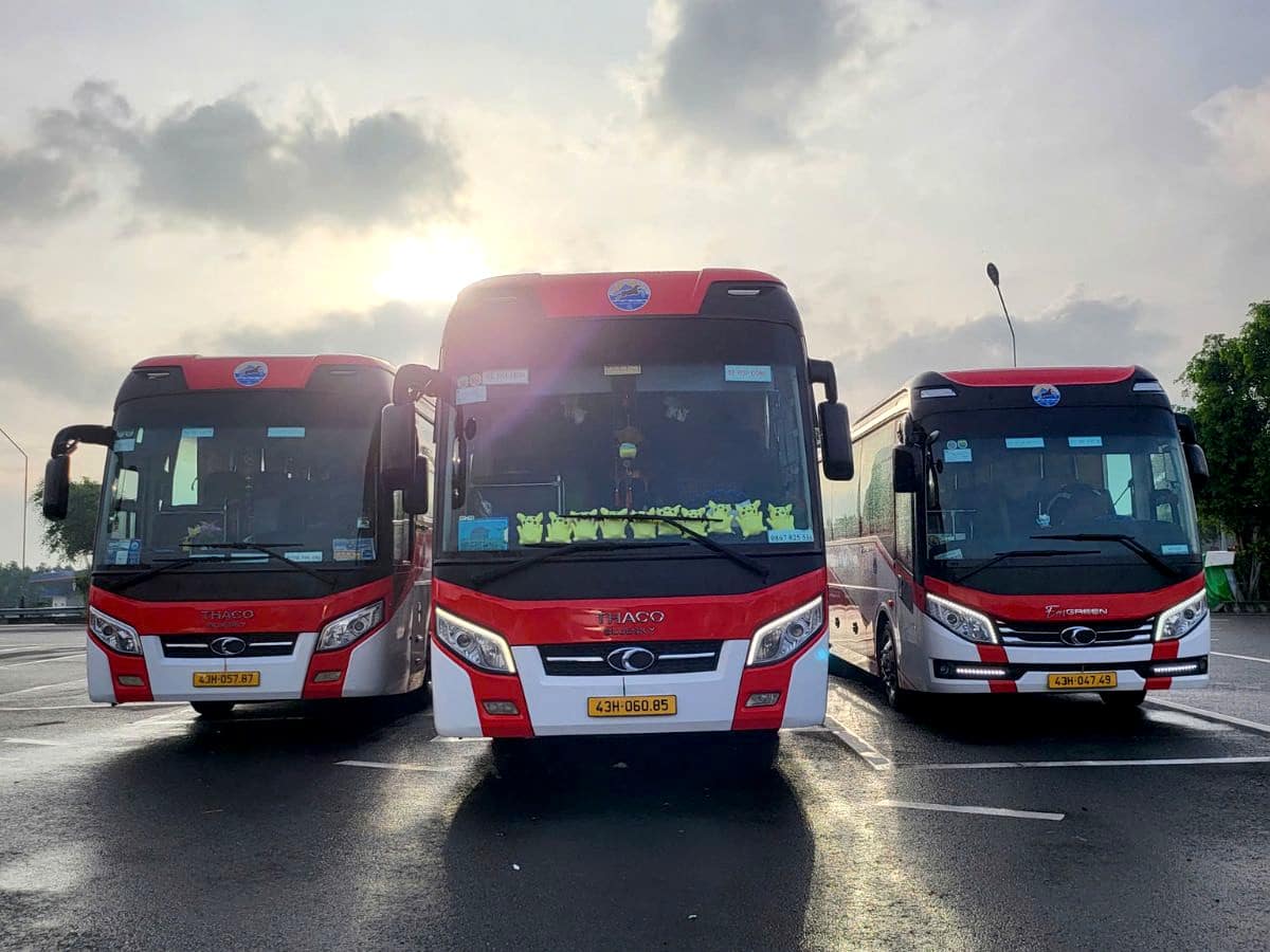 Xe Khách Lớn Giải Pháp Toàn Diện Cho Các Đoàn Khách Đông Người