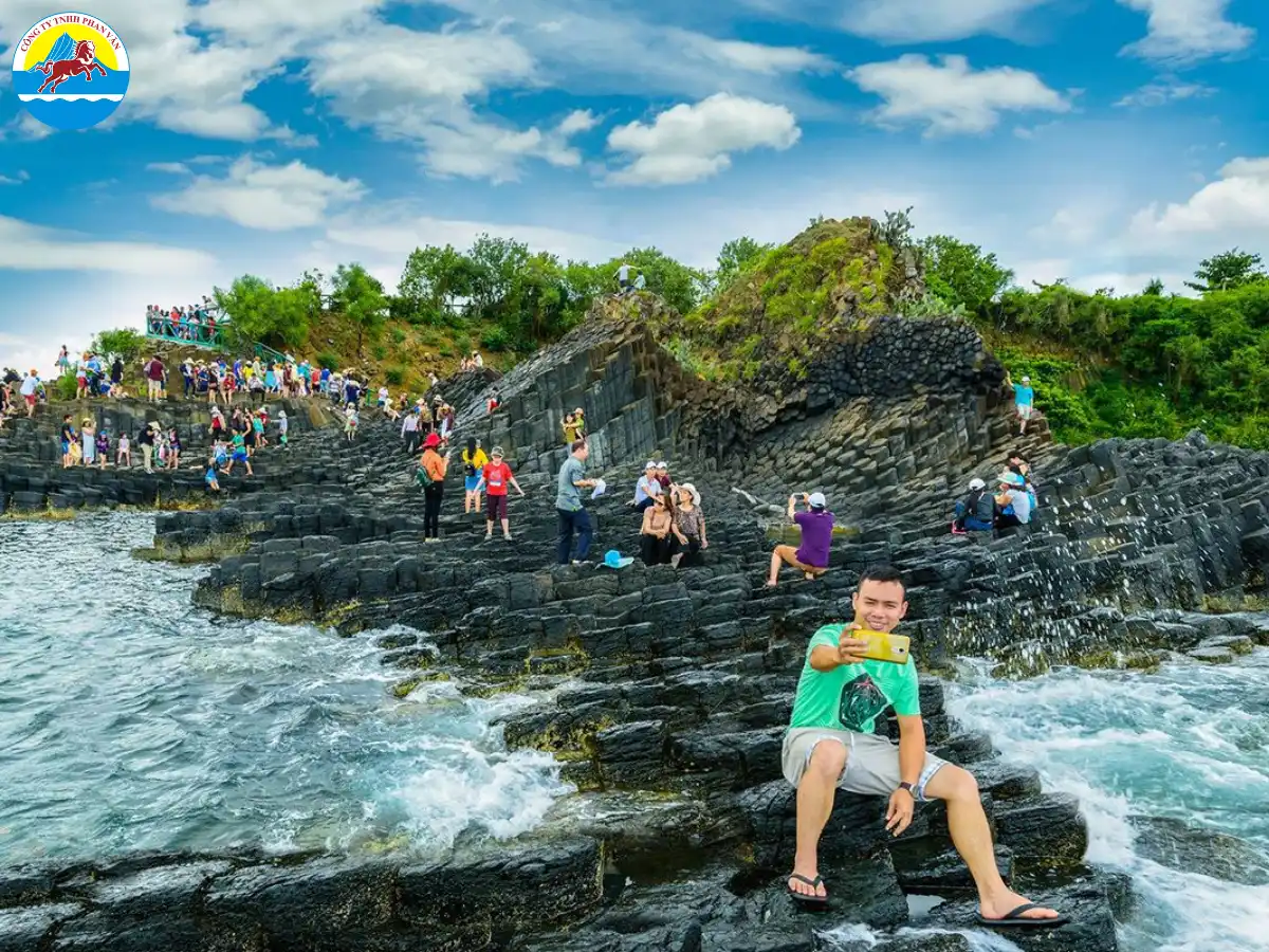 Ghé thăm Ghềnh Đá Dĩa 