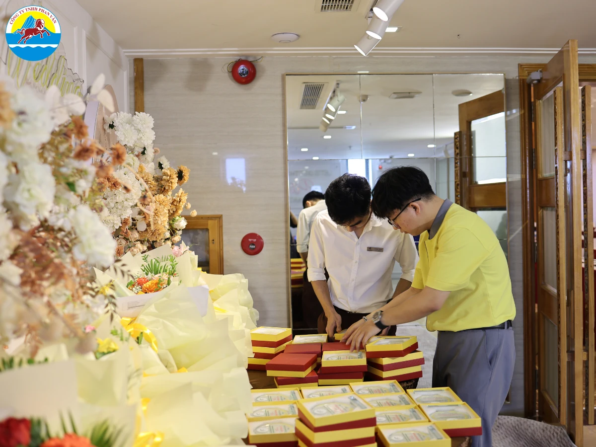 Chuẩn bị vật lực và nhân sự