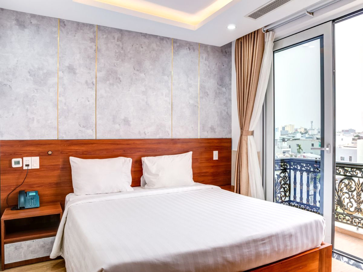 top-10-khach-san-da-nang-gan-bien-duoc-du-khach-yeu-thich-nhat-khach-san-phan-van-1