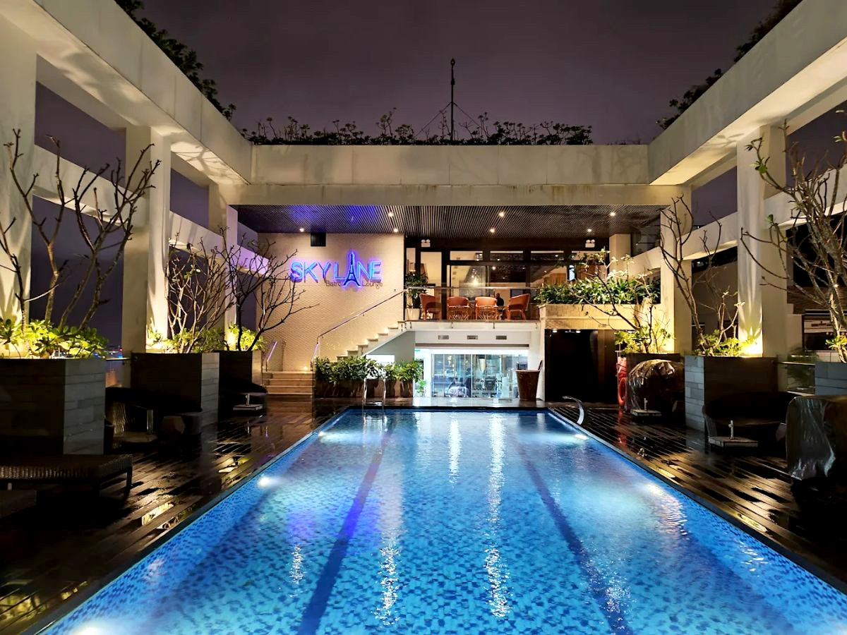 top-10-khach-san-da-nang-gan-bien-duoc-du-khach-yeu-thich-nhat-phan-van-travel-2