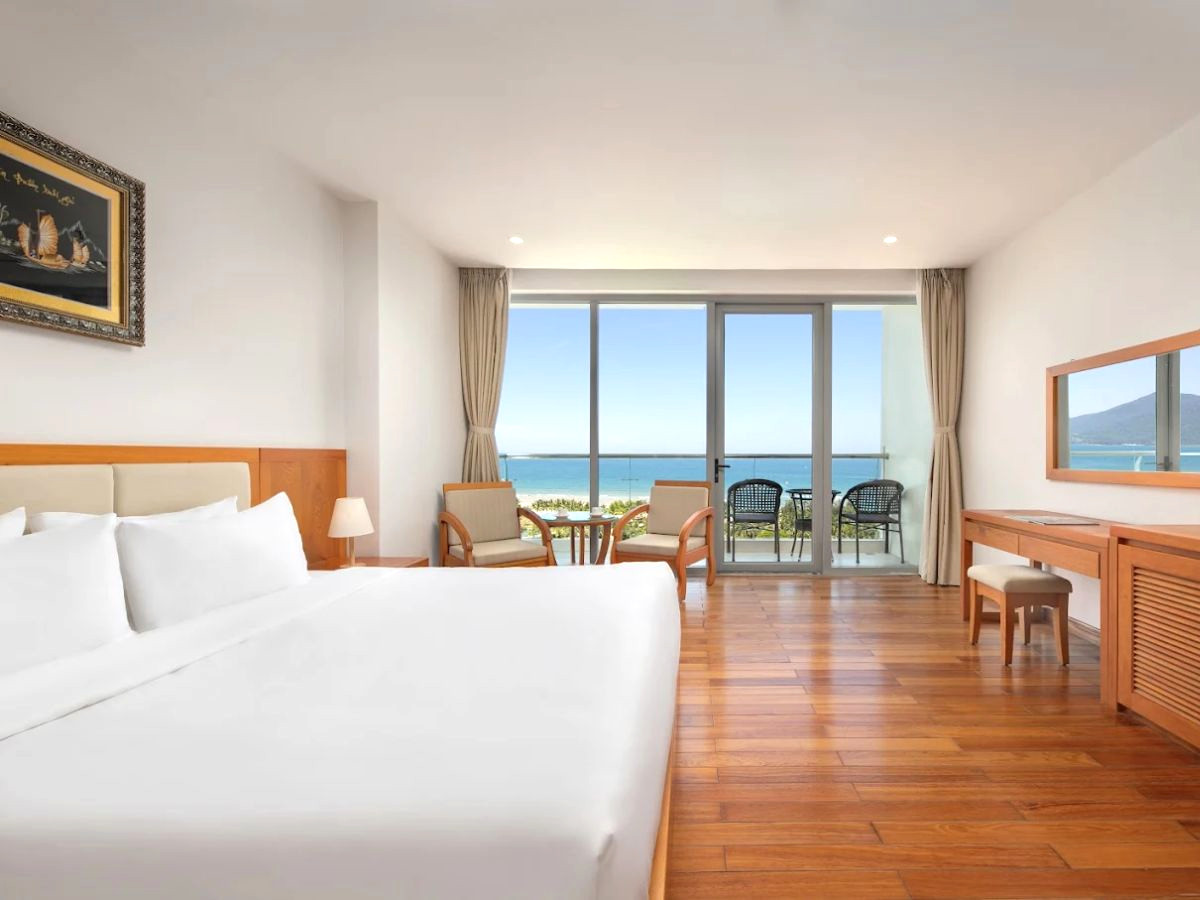 top-10-khach-san-da-nang-gan-bien-duoc-du-khach-yeu-thich-nhat-phan-van-travel-5