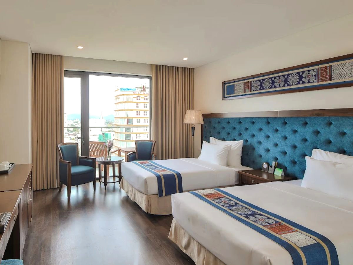 top-10-khach-san-da-nang-view-dep-gan-bien-my-khe-cuc-chill-phan-van-travel-5