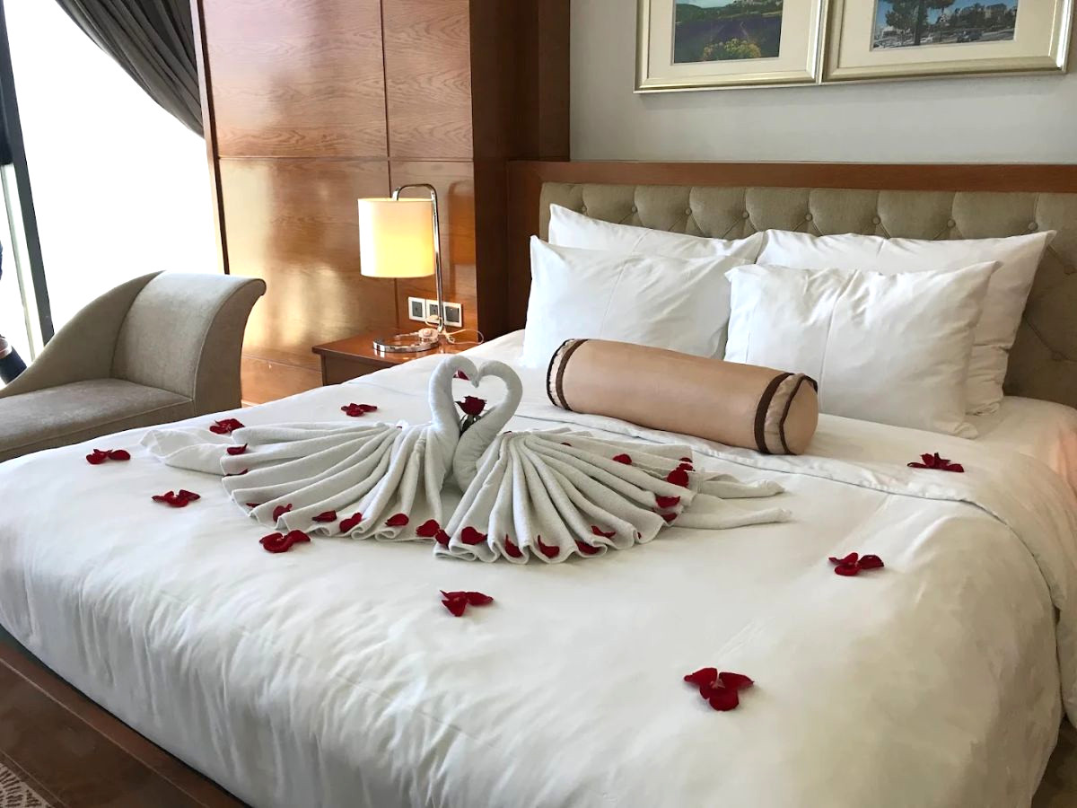 top-10-khach-san-da-nang-view-dep-gan-bien-my-khe-cuc-chill-phan-van-travel-6