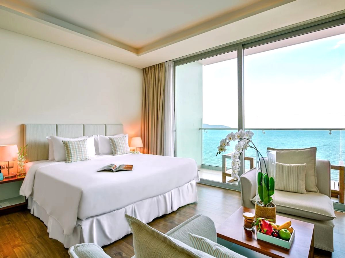 top-5-khach-san-da-nang-view-bien-dep-cho-tuan-trang-mat-lang-man-phan-van-travel-2