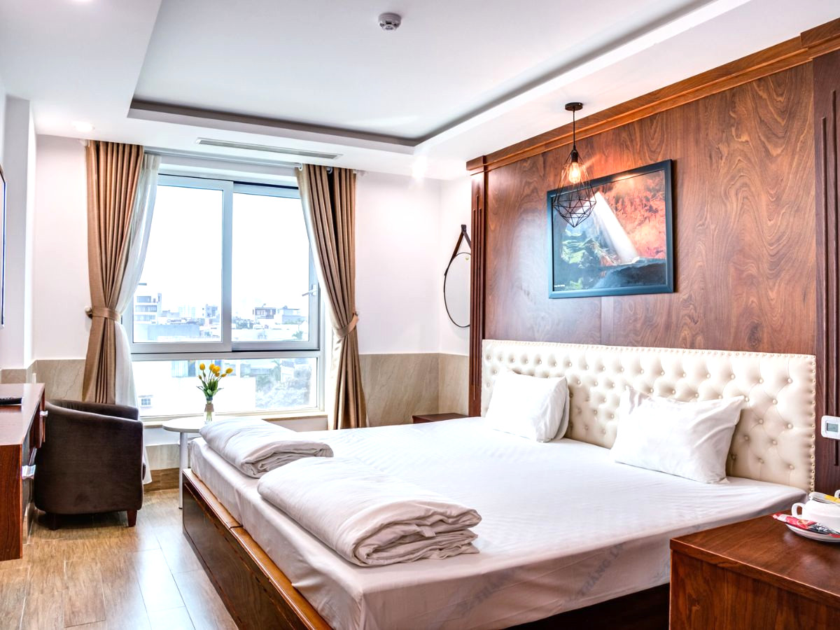 top-7-khach-san-da-nang-gan-trung-tam-dang-trai-nghiem-nhat-2025-khach-san-phan-van-2