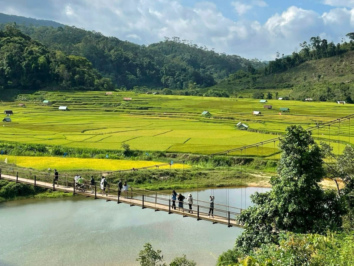 địa điểm du lịch ngày 2 9 miền trung​