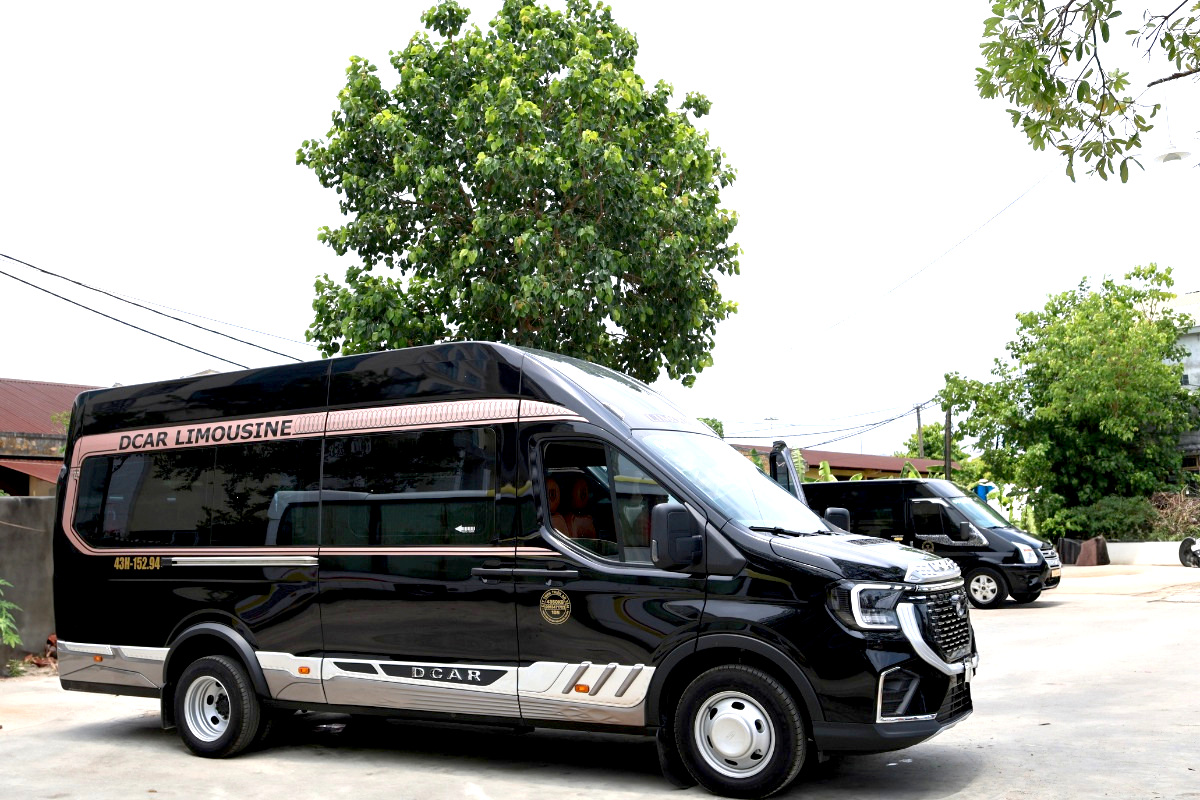 Nhiều người lựa chọn thuê xe limousine cho những chuyến du lịch