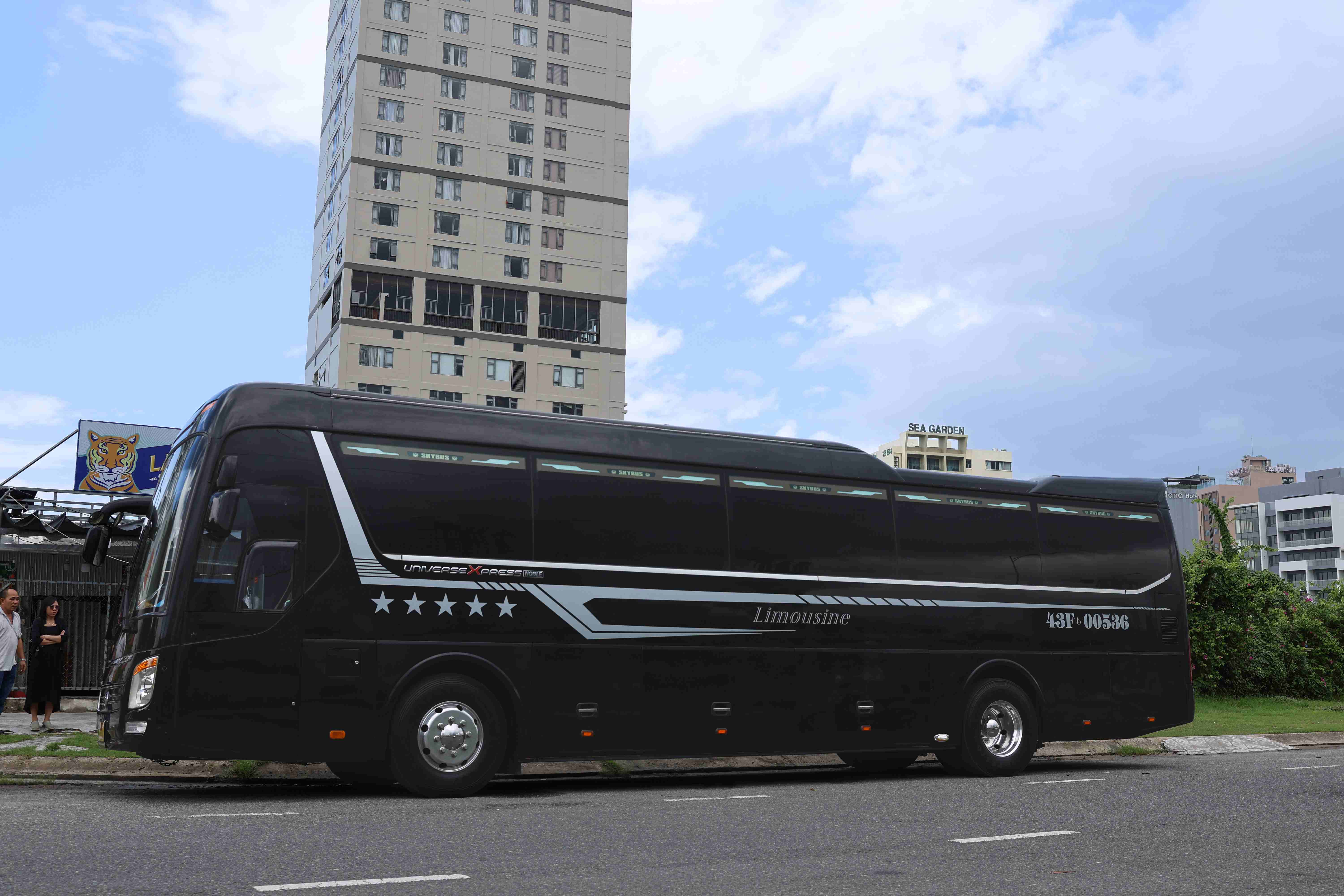 Xe limousine 29 chỗ tại Phan Văn