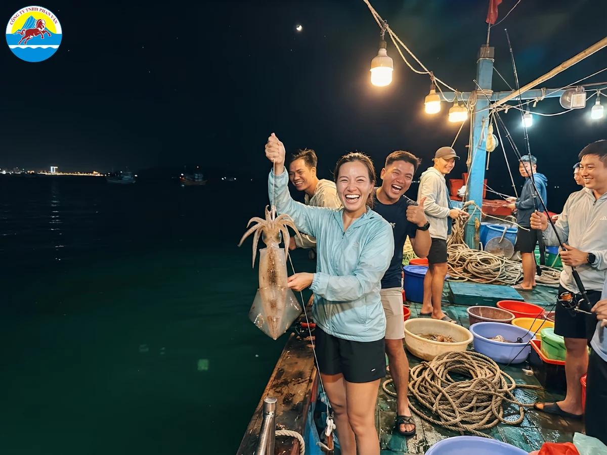 tour câu mực đêm Đà Nẵng