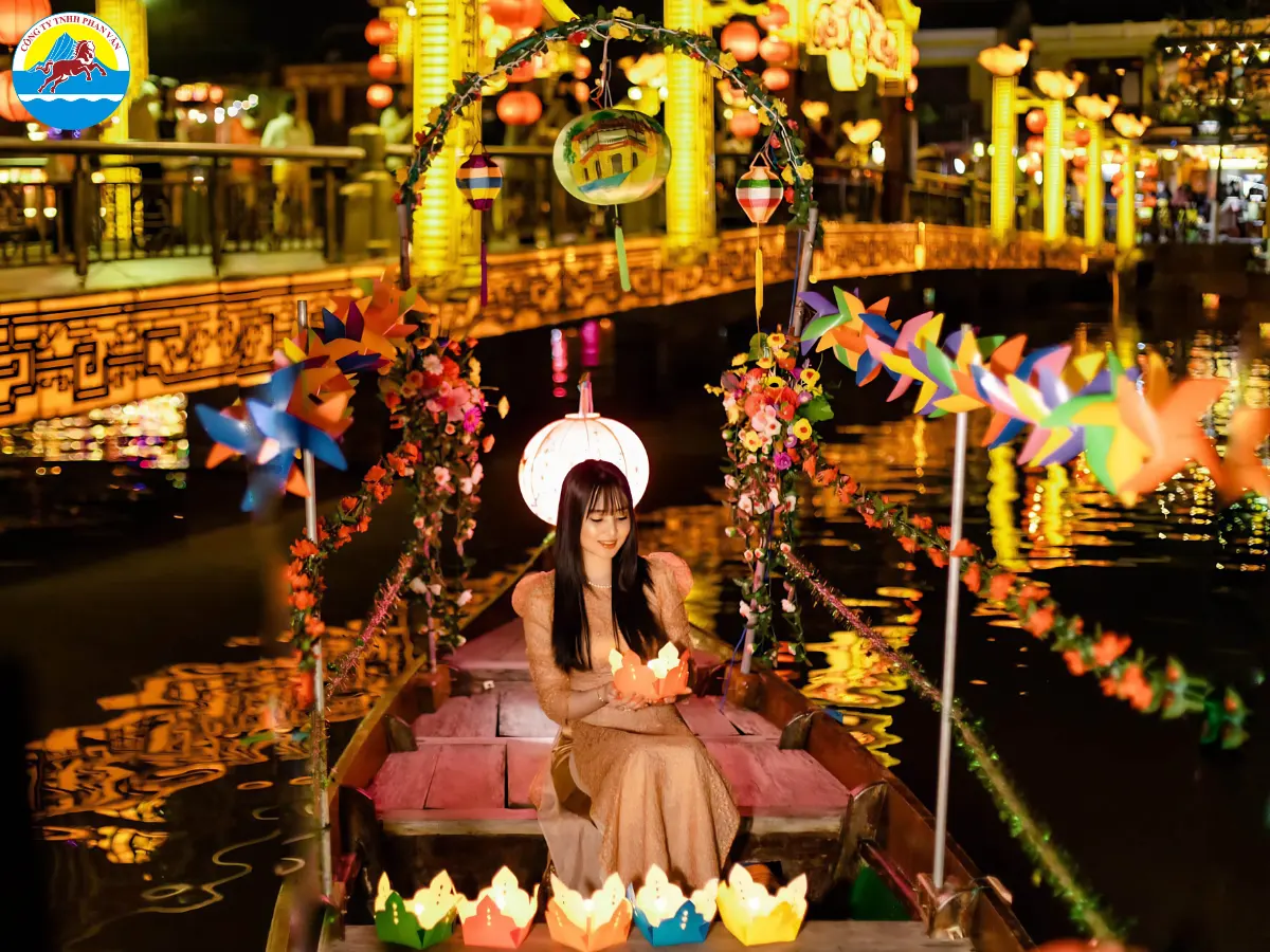 Hoa đăng thả trên sông Hoài
