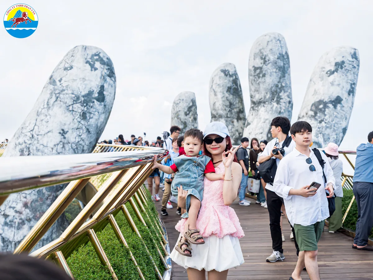 Tham khảo chính sách giá trẻ em trước khi đặt tour