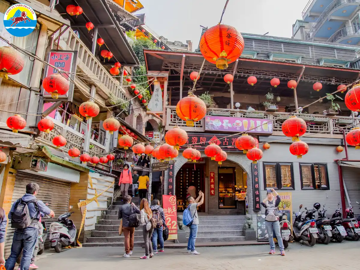 Du khách checkin tại đường phố Đài Loan
