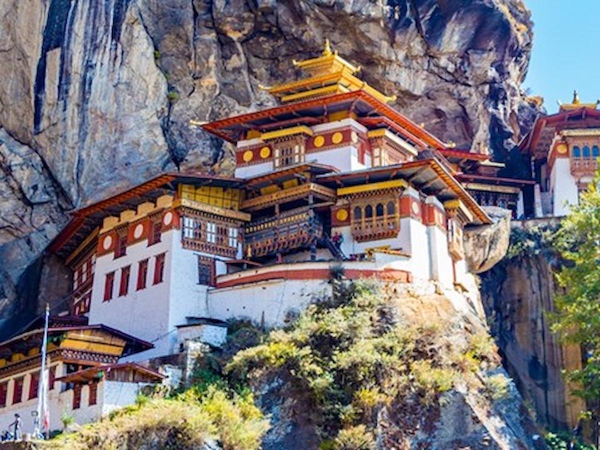 tour-du-lich-bhutan-kham-pha-xu-so-rong-sam-day-me-hoac-phan-van-travel-8