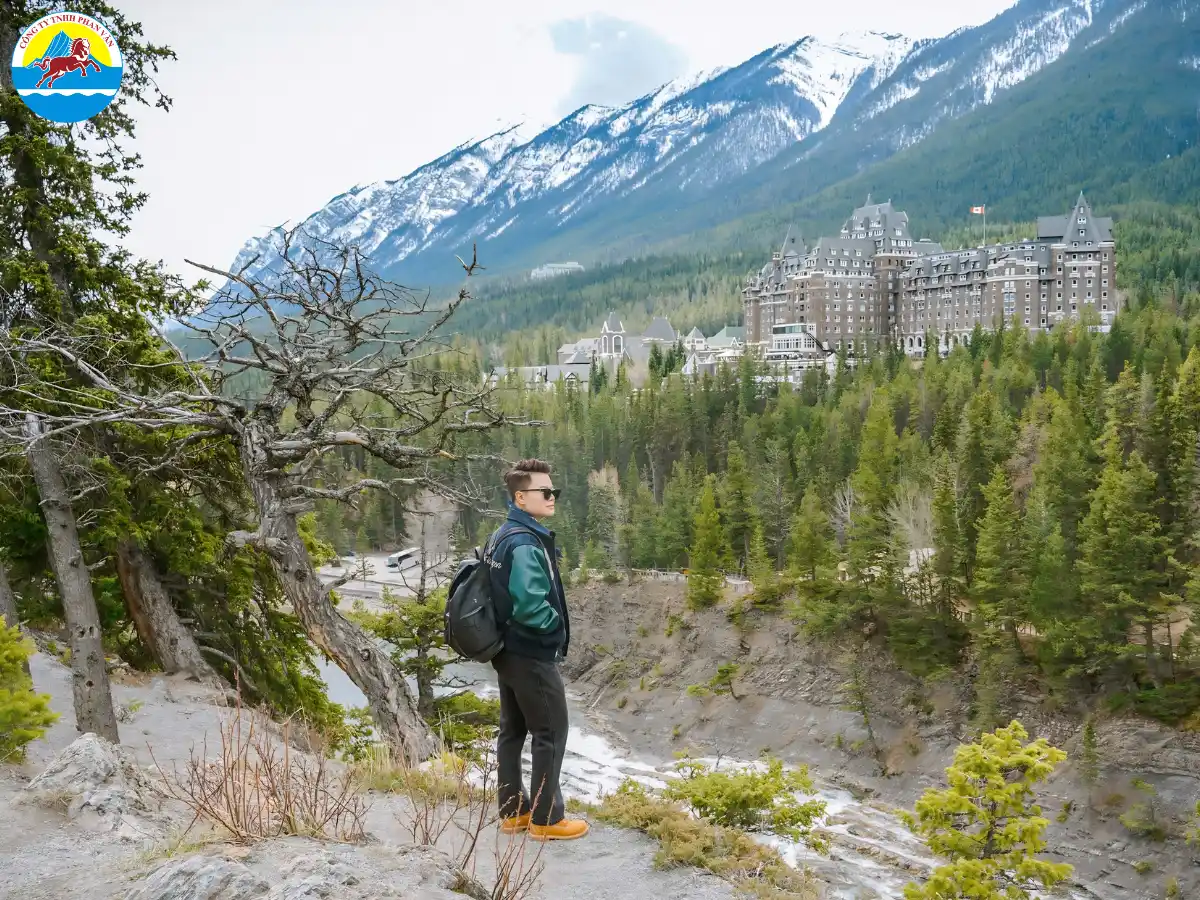 Du khách check in Vườn quốc gia Banff