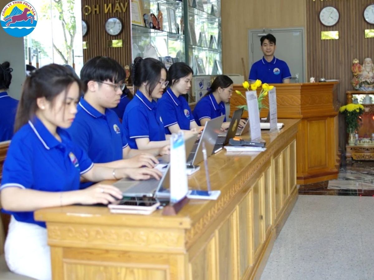 Liên hệ Phan Văn Travel để đặt vé ưu đãi nhất