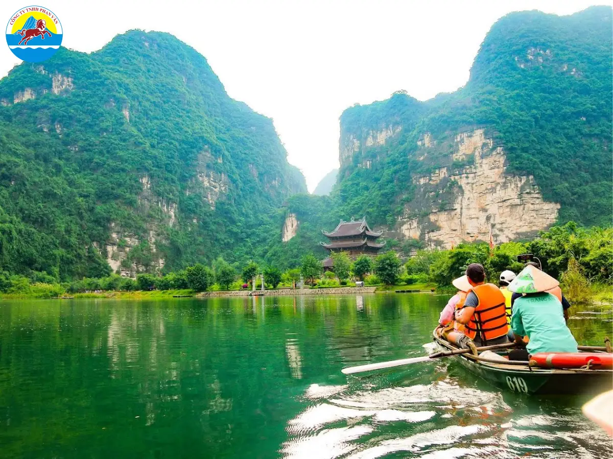 Khám phá Tràng An