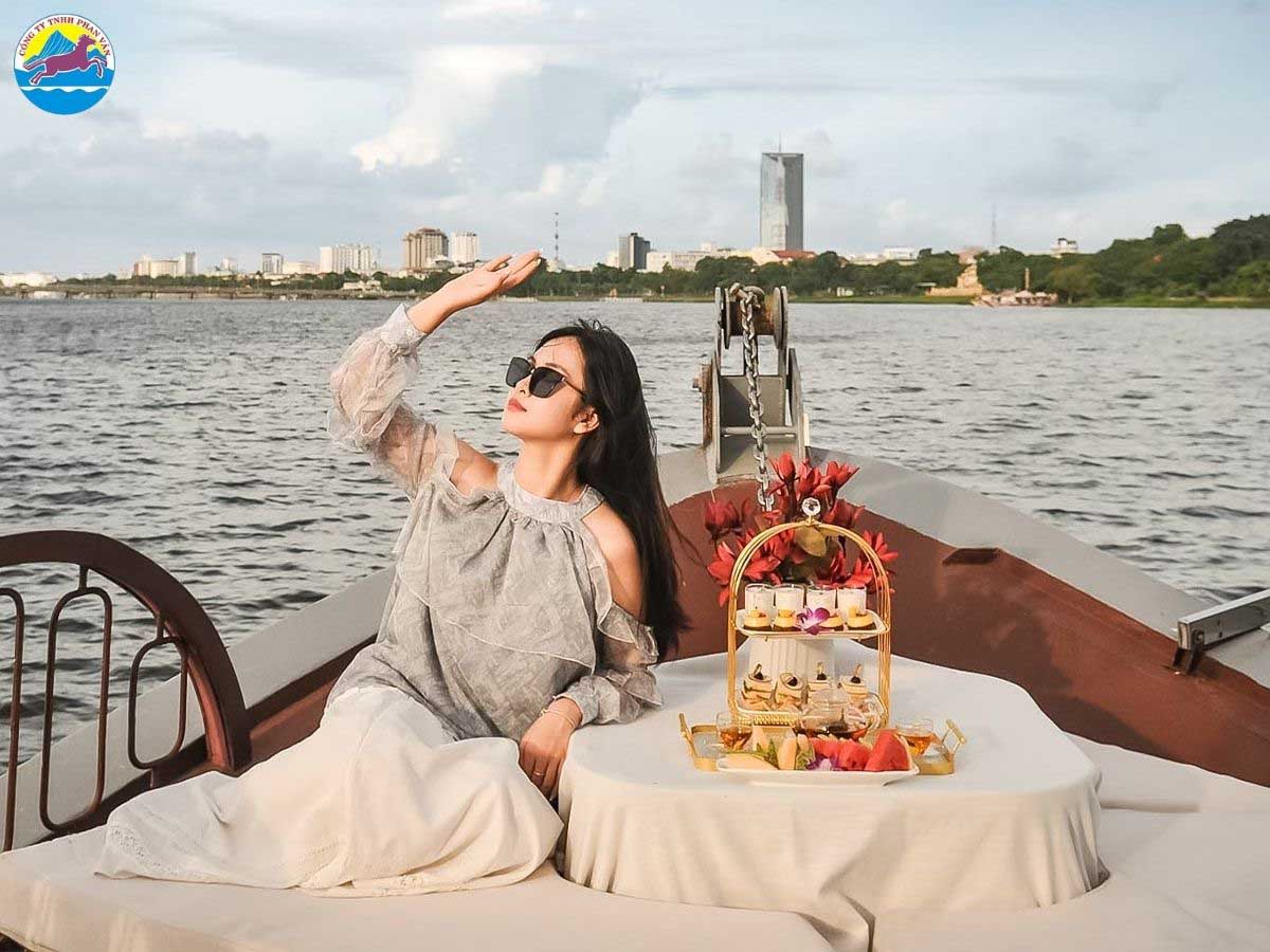 Tour du thuyền (Cruise)