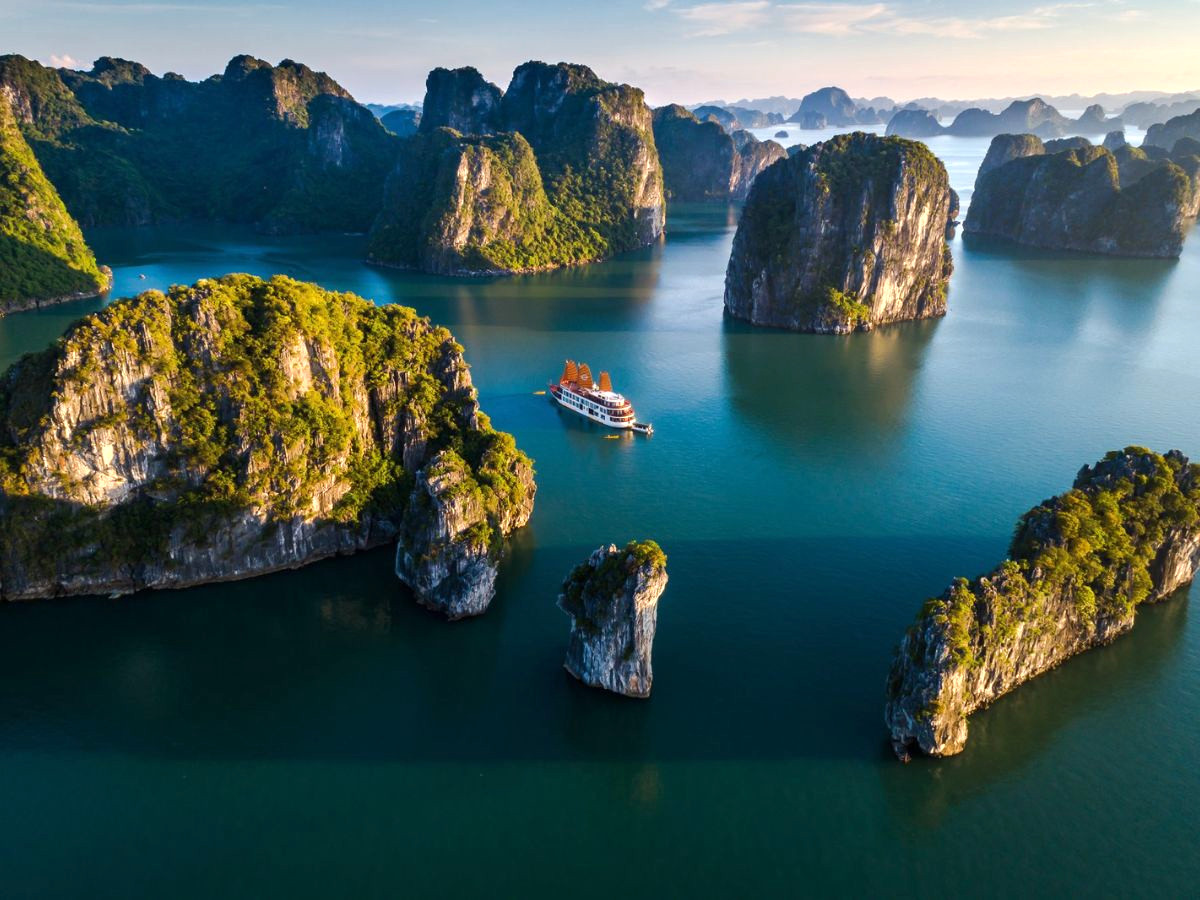 tour-du-lich-ha-long-3n2d-tron-goi-kham-pha-vinh-bien-tuyet-dep-phan-van-travel-1