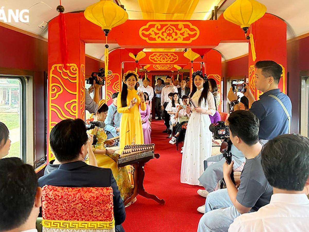 tour-du-lich-hue-2-ngay-1-dem-du-lich-cham-ve-mien-dat-co-do-phan-van-travel-5