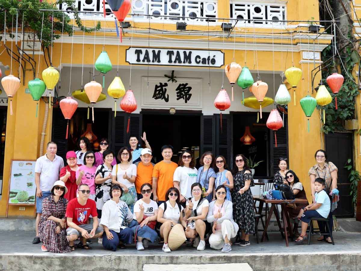 Phan Văn Travel cung cấp cả dịch vụ trong nước và quốc tế