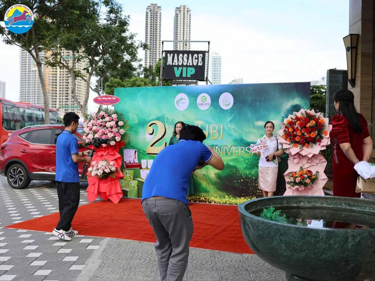 Đội ngũ chuyên nghiệp của Phan Văn Travel phục vụ mọi quy mô đoàn