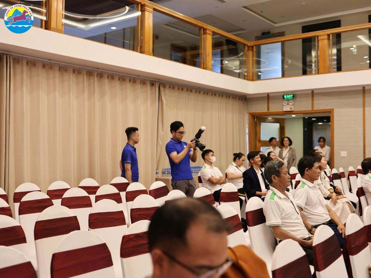 Phan Văn Travel chịu trách nhiệm toàn bộ việc thiết lập không gian chuyên nghiệp