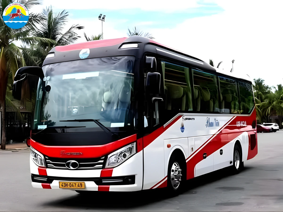 Xe du lịch đời mới đưa đón theo lịch trình từ sân bay Nội Bài và giữa các điểm tham quan