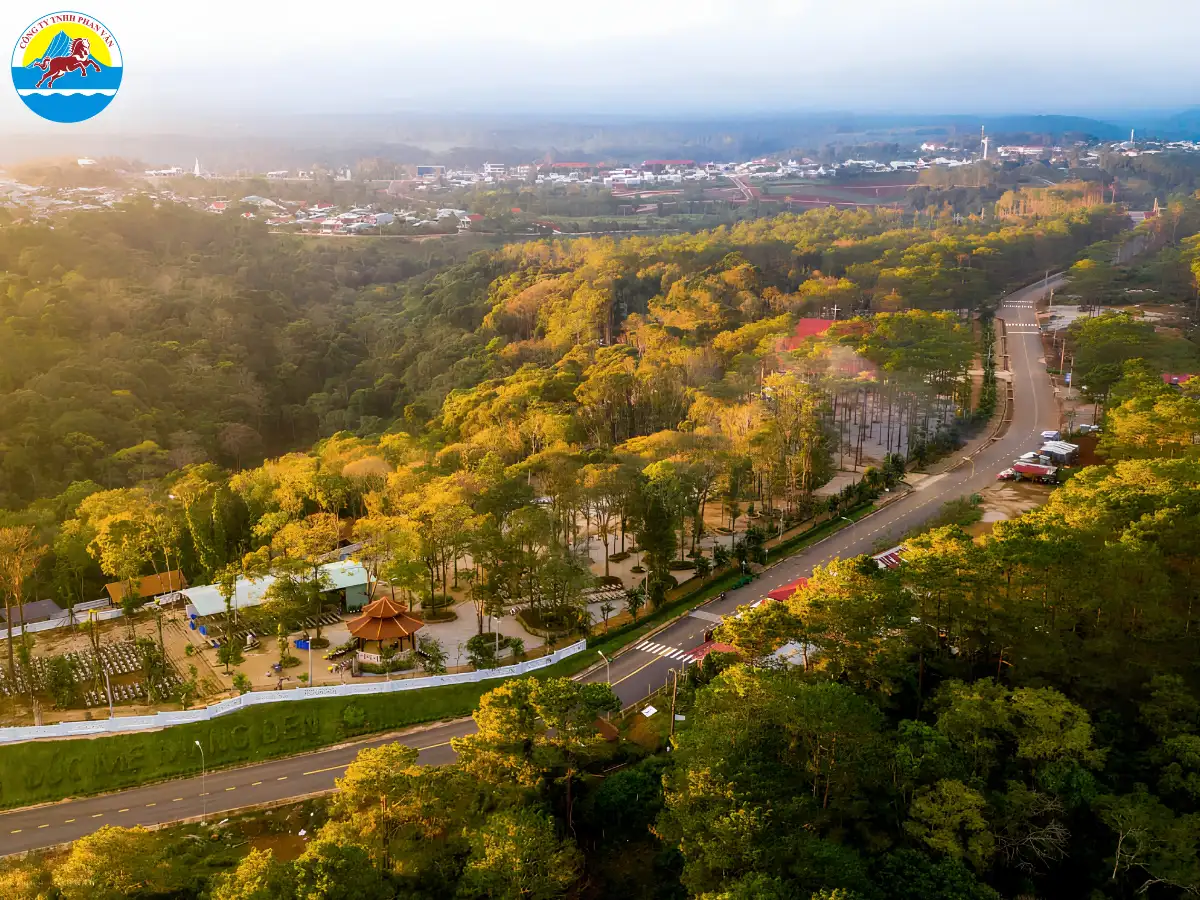 Khung cảnh thị trấn Măng Đen đại ngàn