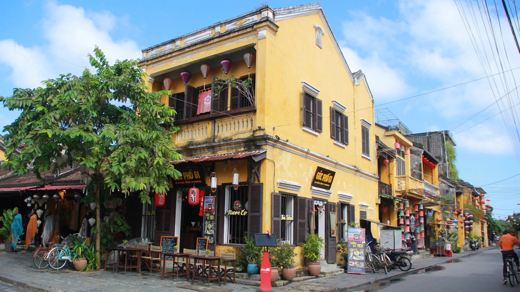 Phố cổ Hội An luôn nằm trong chương trình hành trình của các tour ghép