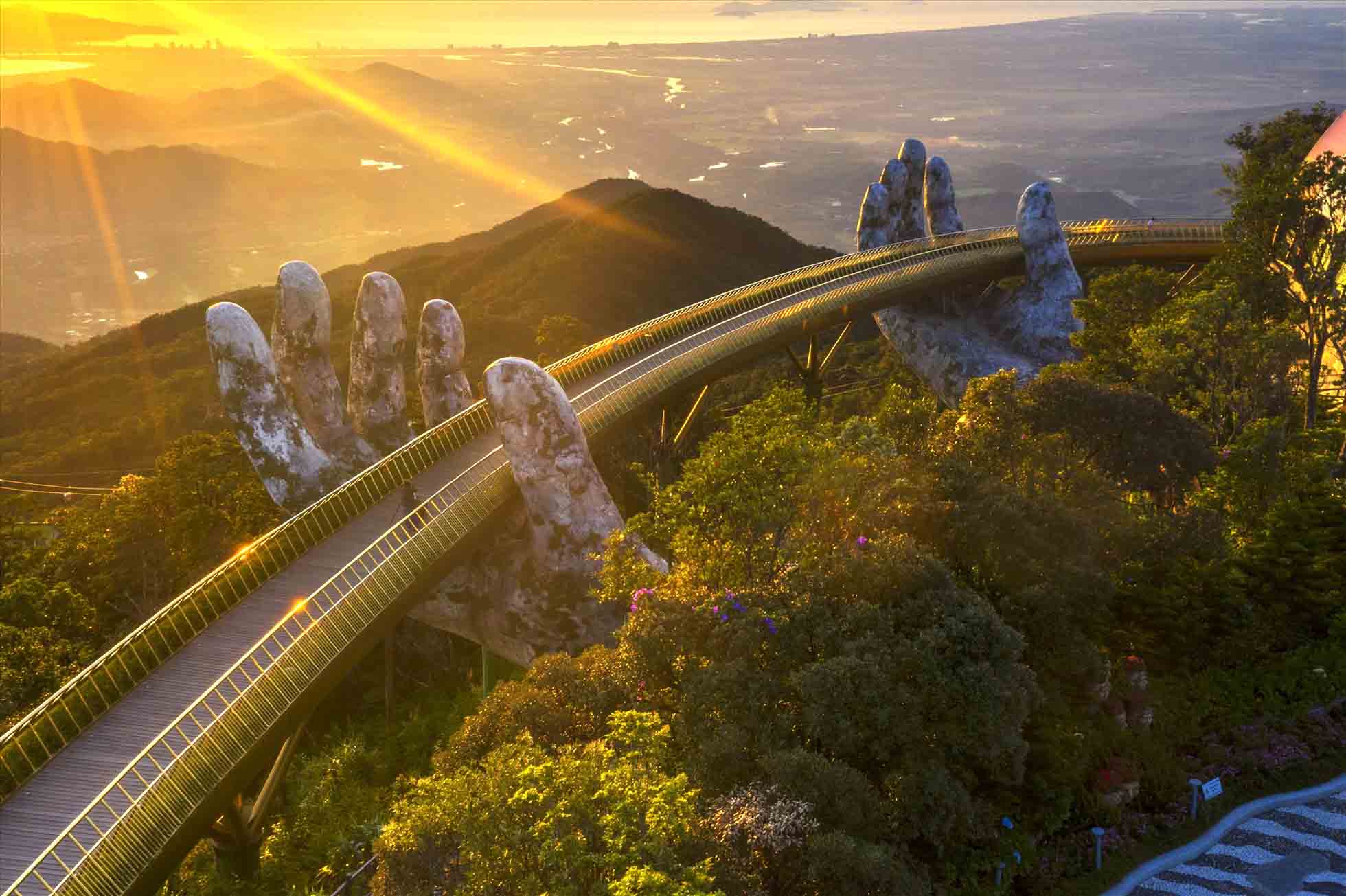 Cây Cầu Vàng huyền thoại tại Bà Nà Hills