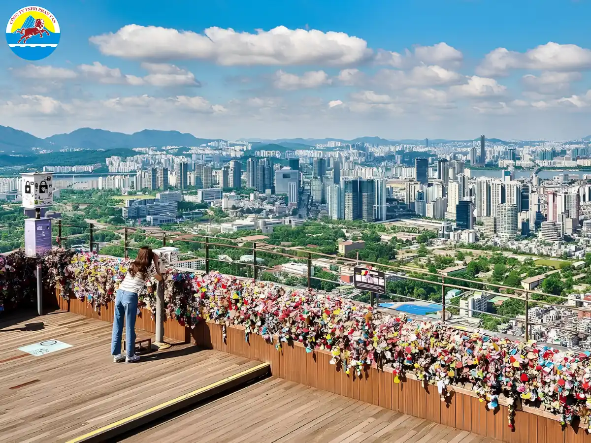 Tháp Namsan ngắm toàn cảnh Seoul