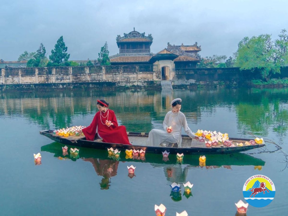 Tour Huế xe đi Huế cùng Phan Văn Travel