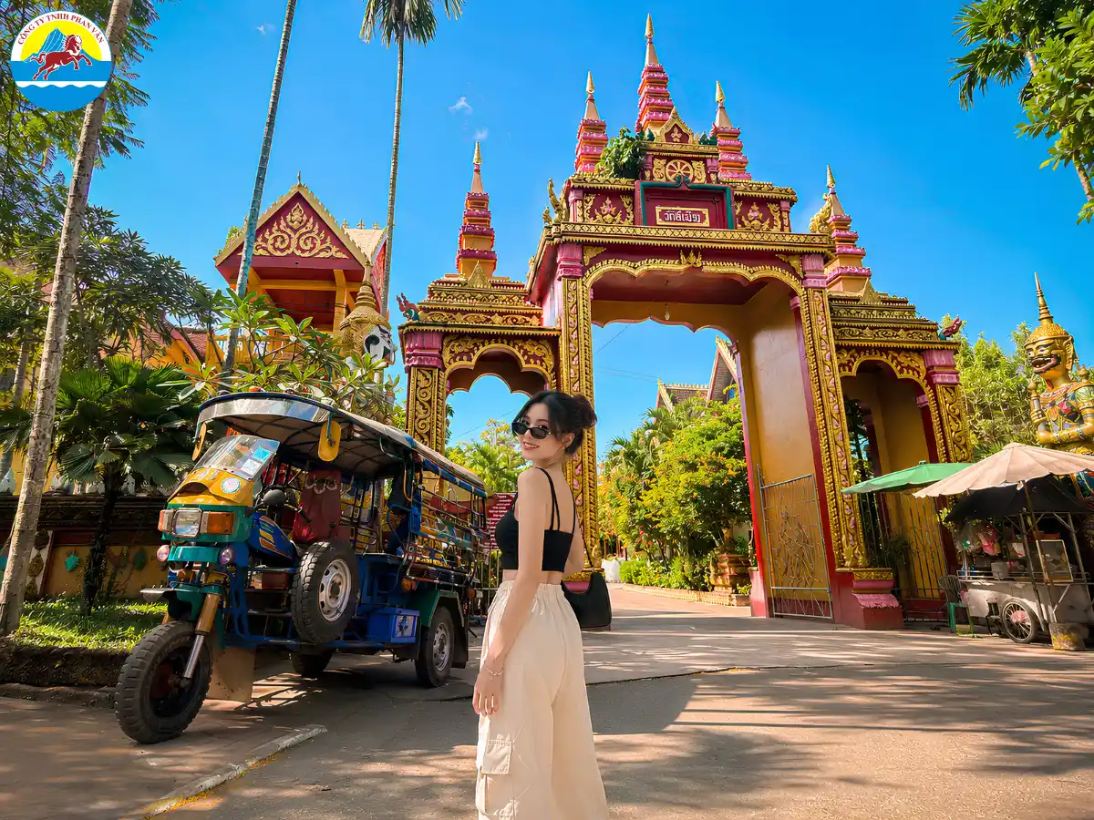 Cổng chùa Wat Si Muang