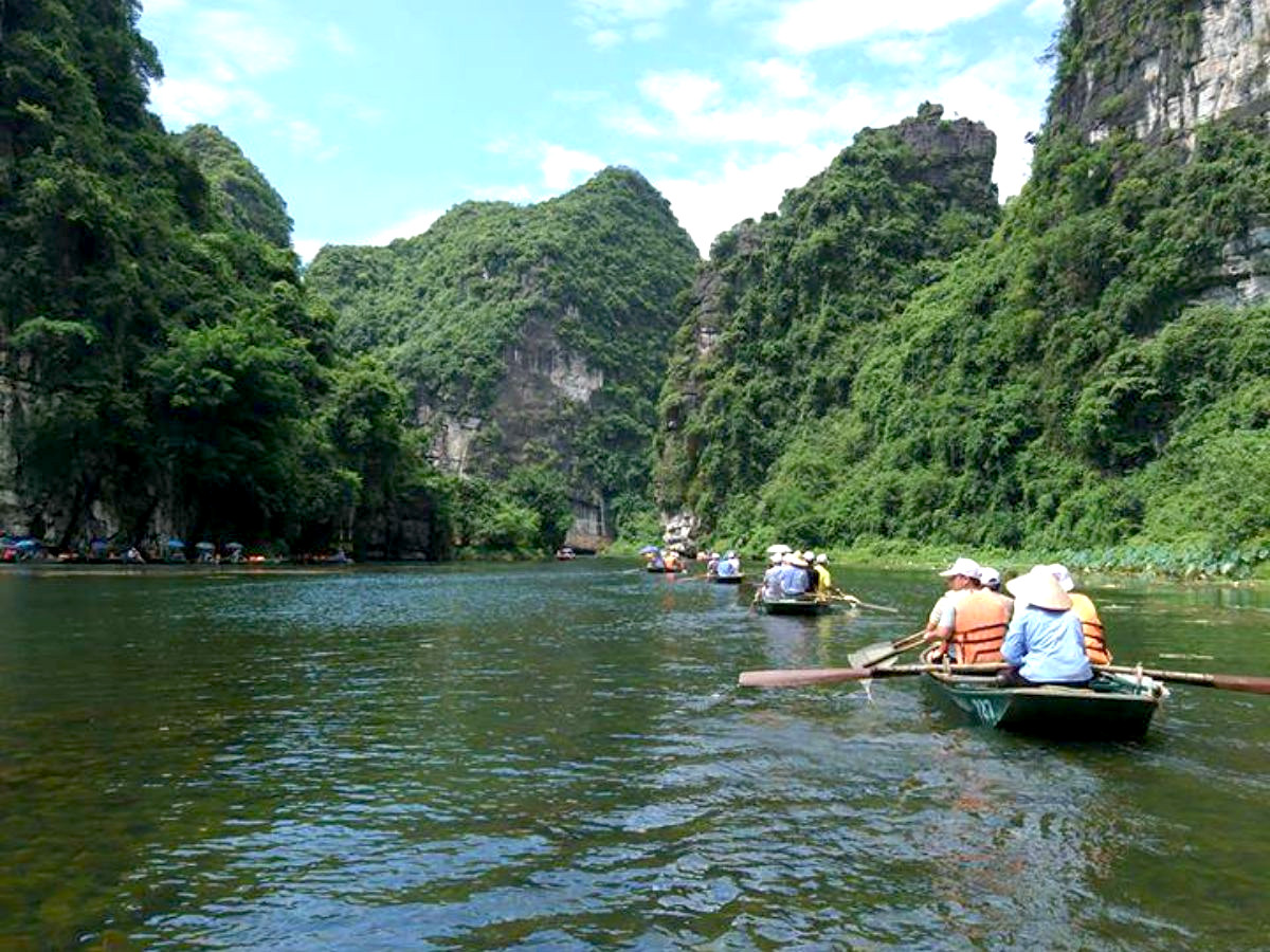 tour-ninh-binh-3n2d-tu-da-nang-kham-pha-non-nuoc-huu-tinh-phan-van-travel-3